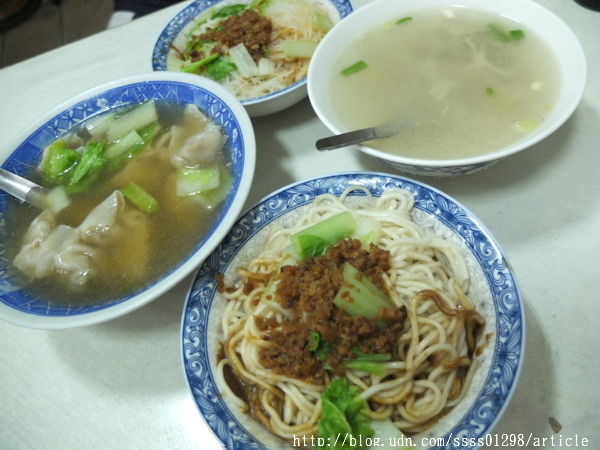 韋家乾麵：【美食特搜。台南東區】韋家乾麵。大導演李安最愛吃的巷子口乾麵