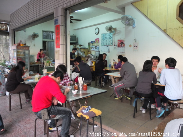 韋家乾麵：【美食特搜。台南東區】韋家乾麵。大導演李安最愛吃的巷子口乾麵