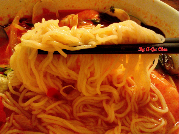 食內嗑泰式小食肆：【臺南Ω中西區】SNACK 食內嗑－泰式小食肆。平價泰式、南洋風味料理