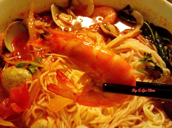 食內嗑泰式小食肆：【臺南Ω中西區】SNACK 食內嗑－泰式小食肆。平價泰式、南洋風味料理