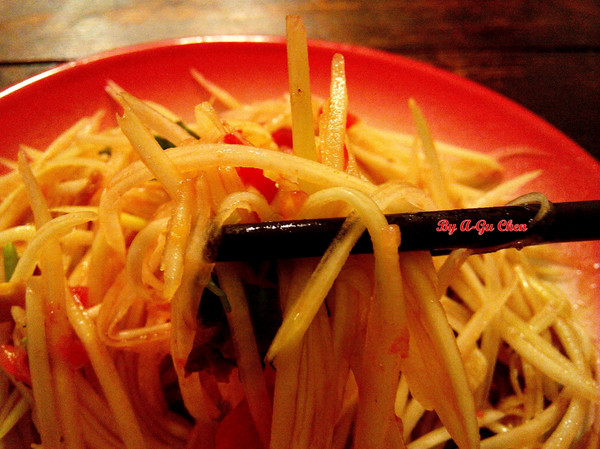 食內嗑泰式小食肆：【臺南Ω中西區】SNACK 食內嗑－泰式小食肆。平價泰式、南洋風味料理