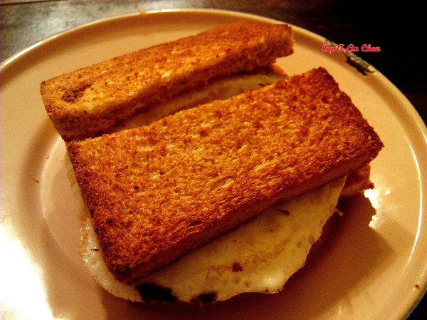 食內嗑泰式小食肆：【臺南Ω中西區】SNACK 食內嗑－泰式小食肆。平價泰式、南洋風味料理