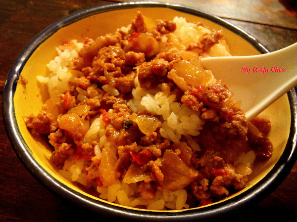 食內嗑泰式小食肆：【臺南Ω中西區】SNACK 食內嗑－泰式小食肆。平價泰式、南洋風味料理