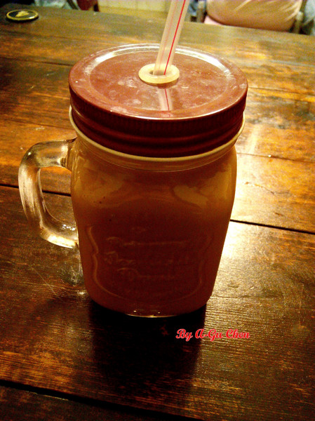 食內嗑泰式小食肆：【臺南Ω中西區】SNACK 食內嗑－泰式小食肆。平價泰式、南洋風味料理