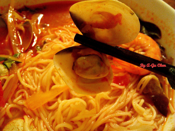 食內嗑泰式小食肆：【臺南Ω中西區】SNACK 食內嗑－泰式小食肆。平價泰式、南洋風味料理