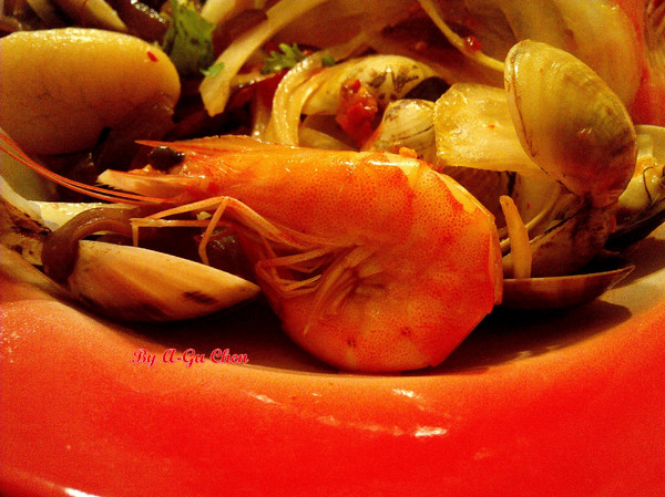 食內嗑泰式小食肆：【臺南Ω中西區】SNACK 食內嗑－泰式小食肆。平價泰式、南洋風味料理