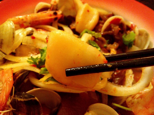 食內嗑泰式小食肆：【臺南Ω中西區】SNACK 食內嗑－泰式小食肆。平價泰式、南洋風味料理