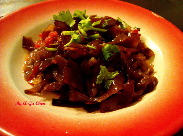 食內嗑泰式小食肆：【臺南Ω中西區】SNACK 食內嗑－泰式小食肆。平價泰式、南洋風味料理