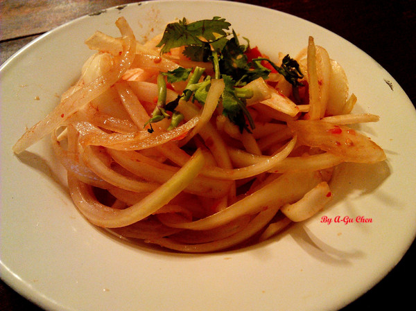 食內嗑泰式小食肆：【臺南Ω中西區】SNACK 食內嗑－泰式小食肆。平價泰式、南洋風味料理