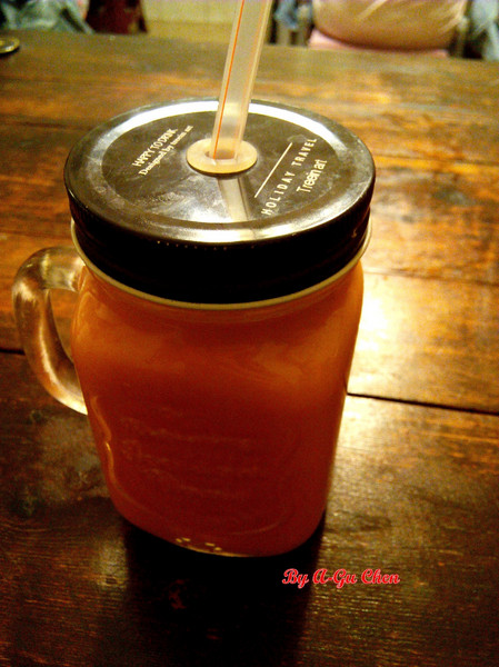 食內嗑泰式小食肆：【臺南Ω中西區】SNACK 食內嗑－泰式小食肆。平價泰式、南洋風味料理