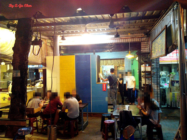 食內嗑泰式小食肆：【臺南Ω中西區】SNACK 食內嗑－泰式小食肆。平價泰式、南洋風味料理