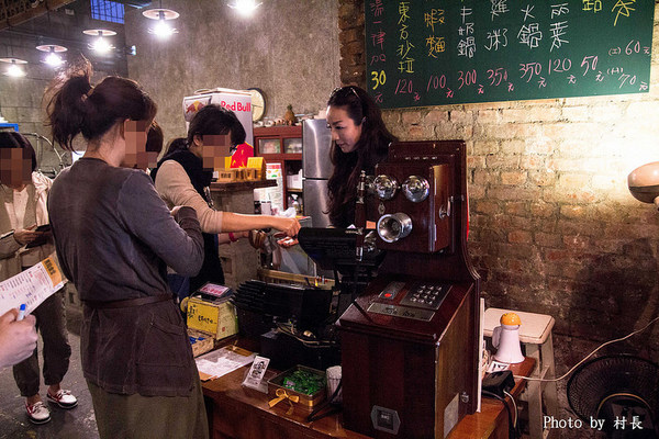 黑狗食堂:【食記】{高雄。鼓山區}鼓山黑店真有夠黑的黑狗食堂