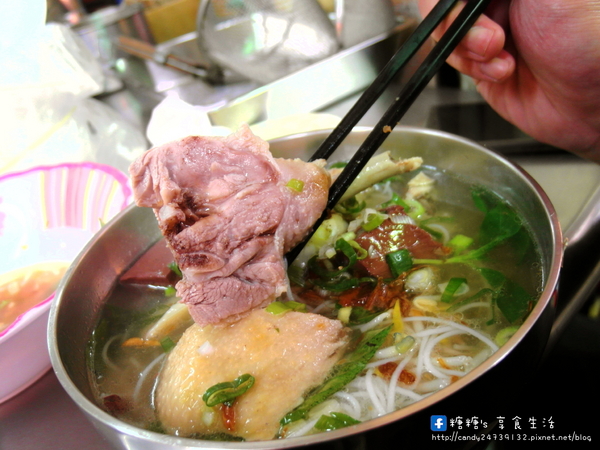 娟越南小吃:〖台中│美食〗娟越南小吃 ❤ 南屯市場隱藏版美食!好吃到會讓人流眼淚的越南小吃,推薦法國麵包,鴨肉米線及炸春捲,美味指數爆表!