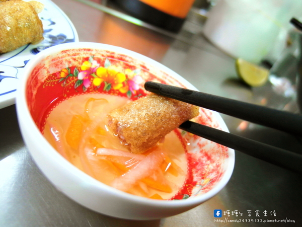 娟越南小吃:〖台中│美食〗娟越南小吃 ❤ 南屯市場隱藏版美食!好吃到會讓人流眼淚的越南小吃,推薦法國麵包,鴨肉米線及炸春捲,美味指數爆表!