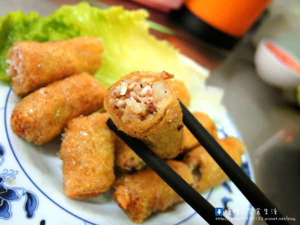 娟越南小吃:〖台中│美食〗娟越南小吃 ❤ 南屯市場隱藏版美食!好吃到會讓人流眼淚的越南小吃,推薦法國麵包,鴨肉米線及炸春捲,美味指數爆表!