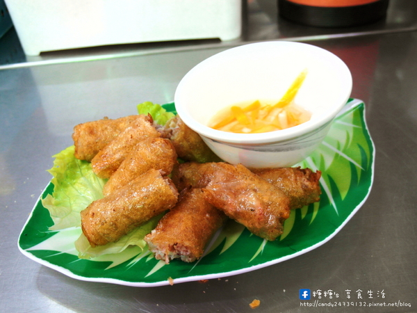 娟越南小吃:〖台中│美食〗娟越南小吃 ❤ 南屯市場隱藏版美食!好吃到會讓人流眼淚的越南小吃,推薦法國麵包,鴨肉米線及炸春捲,美味指數爆表!