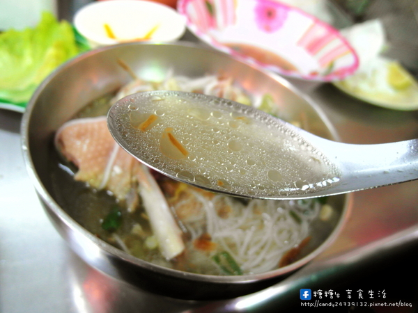 娟越南小吃:〖台中│美食〗娟越南小吃 ❤ 南屯市場隱藏版美食!好吃到會讓人流眼淚的越南小吃,推薦法國麵包,鴨肉米線及炸春捲,美味指數爆表!