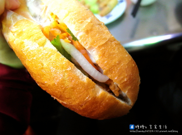 娟越南小吃:〖台中│美食〗娟越南小吃 ❤ 南屯市場隱藏版美食!好吃到會讓人流眼淚的越南小吃,推薦法國麵包,鴨肉米線及炸春捲,美味指數爆表!