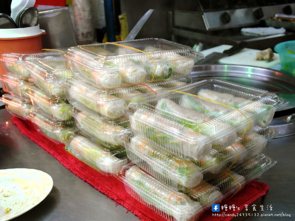 娟越南小吃:〖台中│美食〗娟越南小吃 ❤ 南屯市場隱藏版美食!好吃到會讓人流眼淚的越南小吃,推薦法國麵包,鴨肉米線及炸春捲,美味指數爆表!