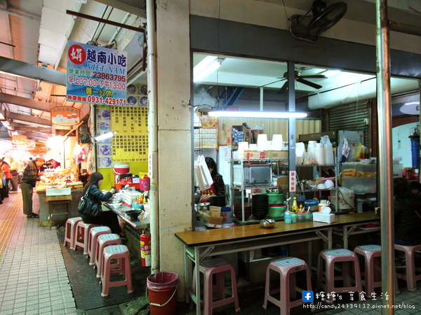 娟越南小吃:〖台中│美食〗娟越南小吃 ❤ 南屯市場隱藏版美食!好吃到會讓人流眼淚的越南小吃,推薦法國麵包,鴨肉米線及炸春捲,美味指數爆表!