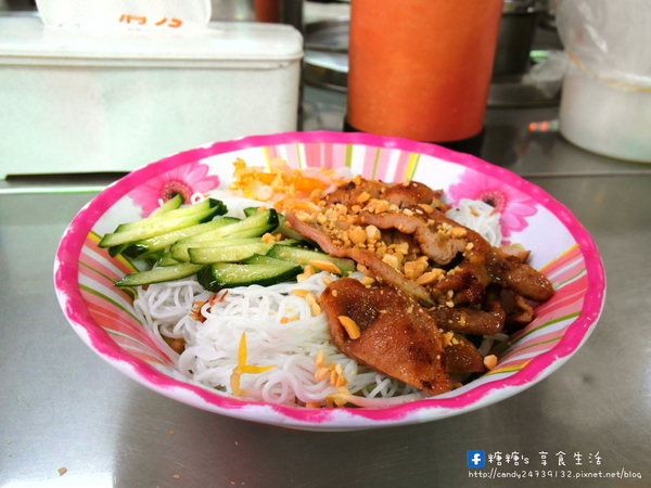 娟越南小吃:〖台中│美食〗娟越南小吃 ❤ 南屯市場隱藏版美食!好吃到會讓人流眼淚的越南小吃,推薦法國麵包,鴨肉米線及炸春捲,美味指數爆表!