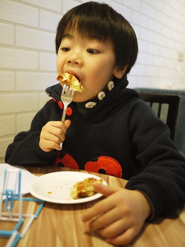 Waffle Please 比利時列日鬆餅專賣店:食。甜點-鬆餅。北市內湖區乾墘站。輕鬆、惬意、美味 比利時列日鬆餅專賣店(waffle please)