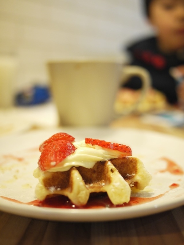 Waffle Please 比利時列日鬆餅專賣店:食。甜點-鬆餅。北市內湖區乾墘站。輕鬆、惬意、美味 比利時列日鬆餅專賣店(waffle please)
