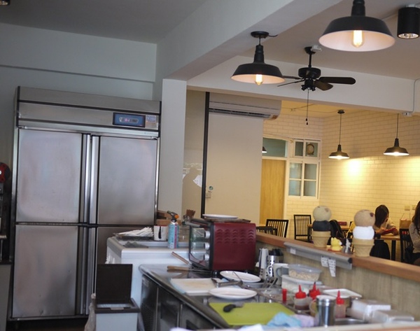 Waffle Please 比利時列日鬆餅專賣店:食。甜點-鬆餅。北市內湖區乾墘站。輕鬆、惬意、美味 比利時列日鬆餅專賣店(waffle please)