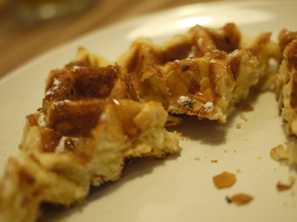 Waffle Please 比利時列日鬆餅專賣店:食。甜點-鬆餅。北市內湖區乾墘站。輕鬆、惬意、美味 比利時列日鬆餅專賣店(waffle please)