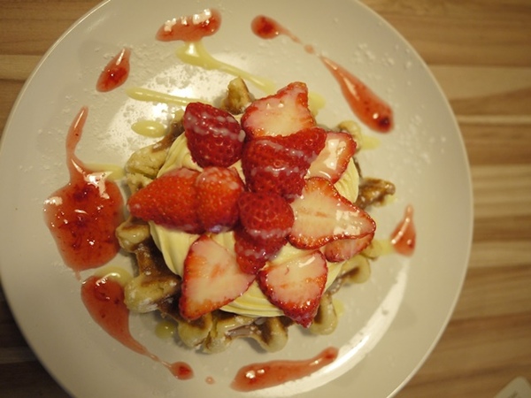 Waffle Please 比利時列日鬆餅專賣店:食。甜點-鬆餅。北市內湖區乾墘站。輕鬆、惬意、美味 比利時列日鬆餅專賣店(waffle please)