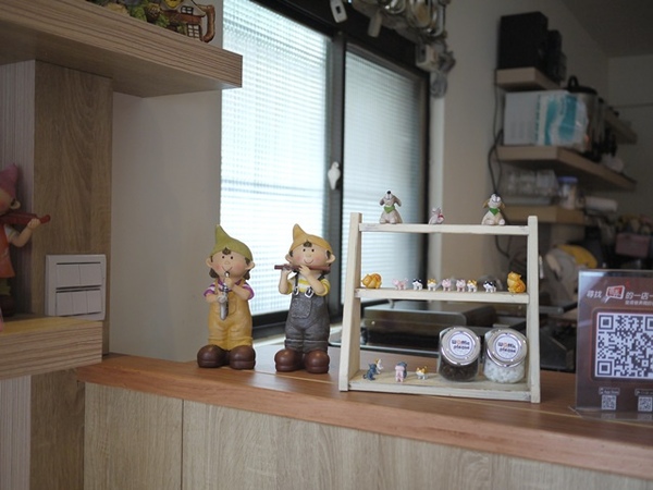 Waffle Please 比利時列日鬆餅專賣店:食。甜點-鬆餅。北市內湖區乾墘站。輕鬆、惬意、美味 比利時列日鬆餅專賣店(waffle please)