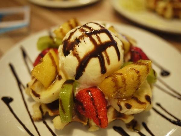 Waffle Please 比利時列日鬆餅專賣店:食。甜點-鬆餅。北市內湖區乾墘站。輕鬆、惬意、美味 比利時列日鬆餅專賣店(waffle please)