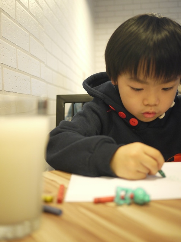 Waffle Please 比利時列日鬆餅專賣店:食。甜點-鬆餅。北市內湖區乾墘站。輕鬆、惬意、美味 比利時列日鬆餅專賣店(waffle please)