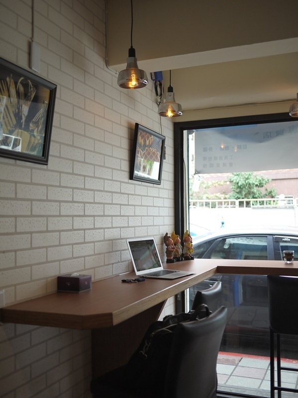 Waffle Please 比利時列日鬆餅專賣店:食。甜點-鬆餅。北市內湖區乾墘站。輕鬆、惬意、美味 比利時列日鬆餅專賣店(waffle please)