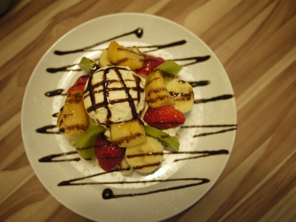 Waffle Please 比利時列日鬆餅專賣店:食。甜點-鬆餅。北市內湖區乾墘站。輕鬆、惬意、美味 比利時列日鬆餅專賣店(waffle please)