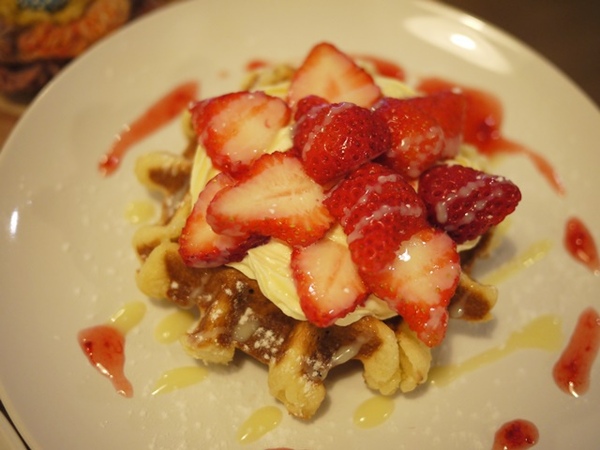 Waffle Please 比利時列日鬆餅專賣店:食。甜點-鬆餅。北市內湖區乾墘站。輕鬆、惬意、美味 比利時列日鬆餅專賣店(waffle please)