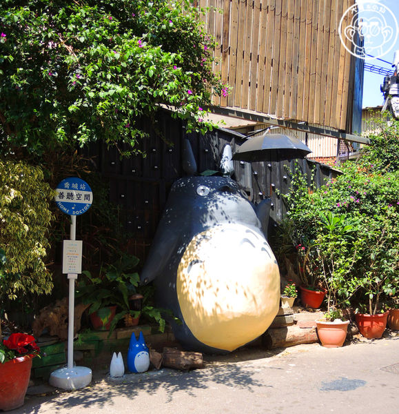 善聽空間3D立體龍貓:作伙來企投【台中大里・立體龍貓公車站】和龍貓一起等巴士