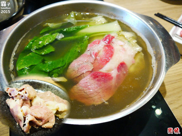 團緣精緻鍋物:團緣精緻鍋物,鮑魚送上桌時還是活跳跳的捏!