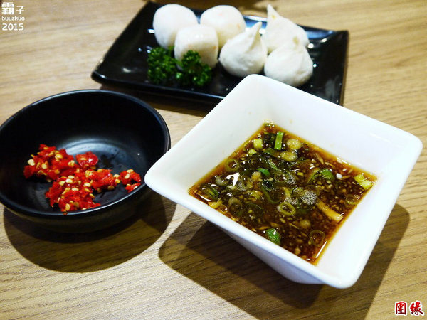 團緣精緻鍋物:團緣精緻鍋物,鮑魚送上桌時還是活跳跳的捏!