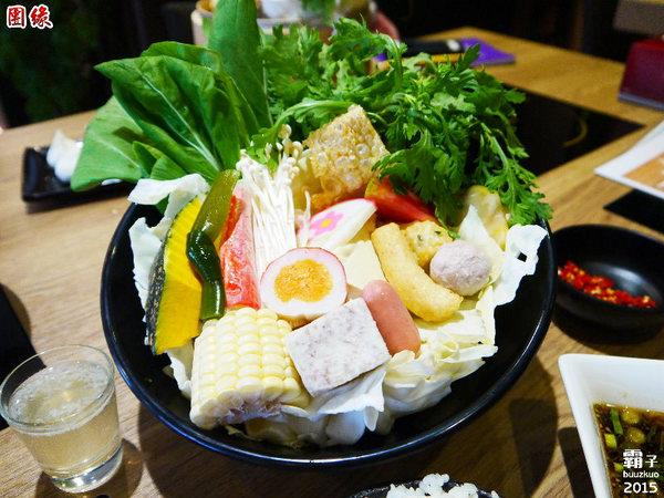 團緣精緻鍋物:團緣精緻鍋物,鮑魚送上桌時還是活跳跳的捏!