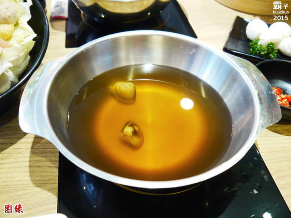 團緣精緻鍋物:團緣精緻鍋物,鮑魚送上桌時還是活跳跳的捏!