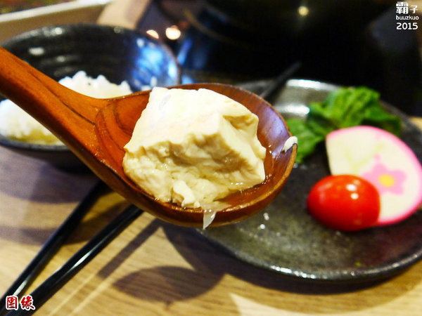 團緣精緻鍋物:團緣精緻鍋物,鮑魚送上桌時還是活跳跳的捏!