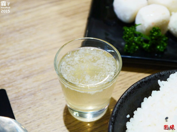 團緣精緻鍋物:團緣精緻鍋物,鮑魚送上桌時還是活跳跳的捏!