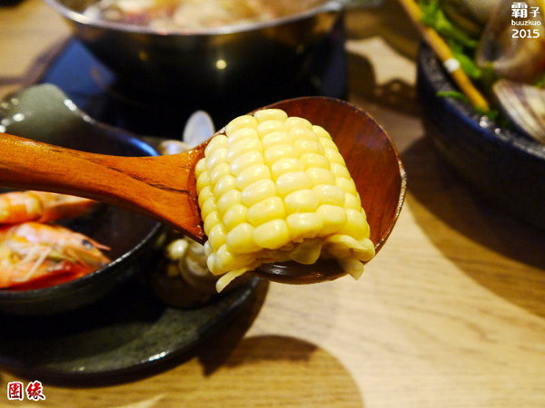 團緣精緻鍋物:團緣精緻鍋物,鮑魚送上桌時還是活跳跳的捏!