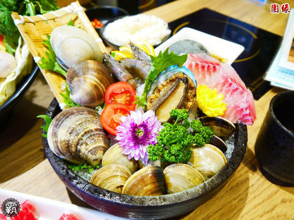 團緣精緻鍋物:團緣精緻鍋物,鮑魚送上桌時還是活跳跳的捏!