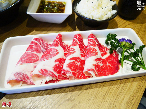 團緣精緻鍋物:團緣精緻鍋物,鮑魚送上桌時還是活跳跳的捏!