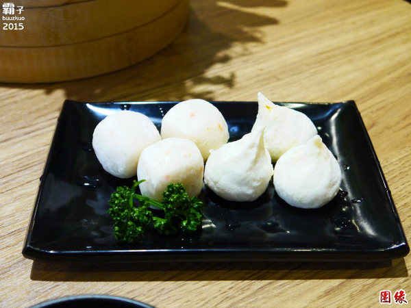 團緣精緻鍋物:團緣精緻鍋物,鮑魚送上桌時還是活跳跳的捏!