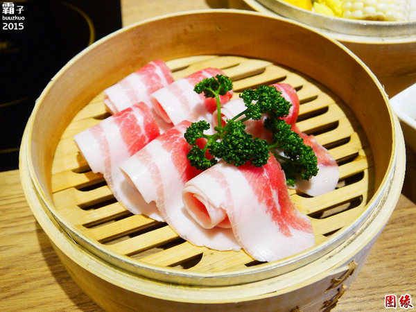 團緣精緻鍋物:團緣精緻鍋物,鮑魚送上桌時還是活跳跳的捏!