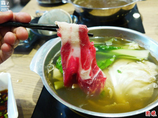 團緣精緻鍋物:團緣精緻鍋物,鮑魚送上桌時還是活跳跳的捏!