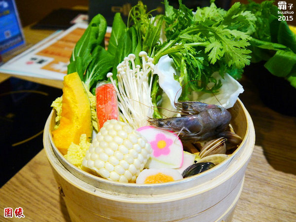 團緣精緻鍋物:團緣精緻鍋物,鮑魚送上桌時還是活跳跳的捏!